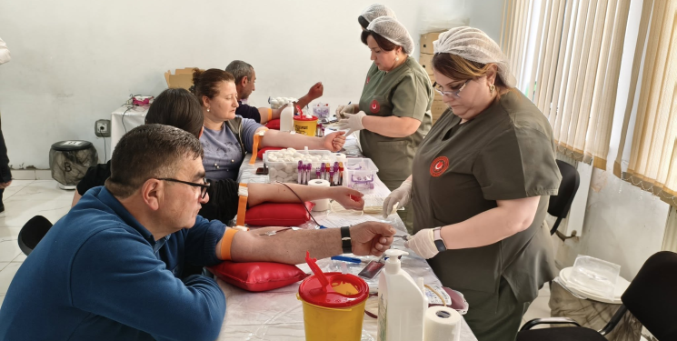 Gədəbəy Rayon İcra Hakimiyyətinin və “Respublika Qan Bankı” publik hüquqi şəxsin birgə təşkilatçılığı ilə alassemiya və hemofiliya xəstələrinə kömək məqsədilə könüllü qanvermə aksiyası təşkil edilib