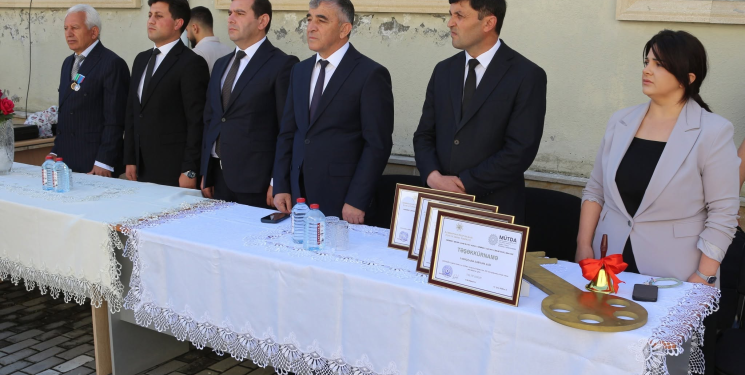 Rayon İcra Hakimiyyəti başçısının səlahiyyətlərini icra edən Natiq Nağıyev “Son zəng” münasibətilə Gədəbəy şəhər 1 nömrəli tam orta məktəbində təşkil edilmiş tədbirdə iştirak edib